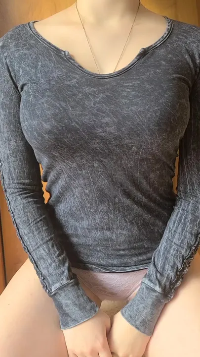 i love how my natural boobs bounce ♥ oc