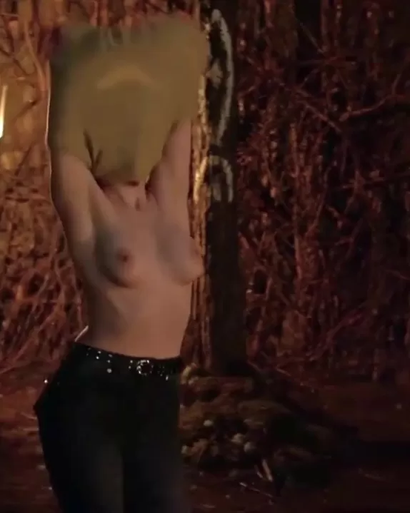 Әдемі брюнетка қыз секс