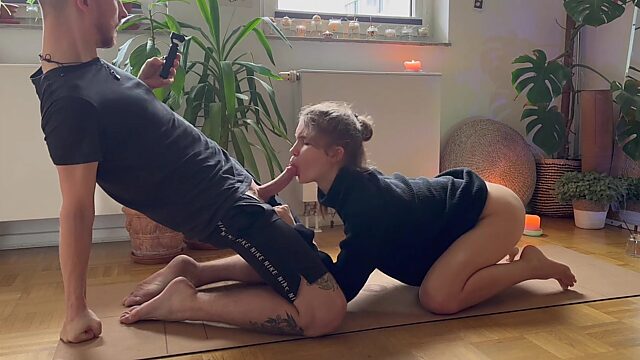 Morgenyoga beginnt und endet mit einer großen Portion heftiger Orgasmen