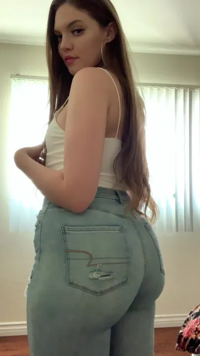 Pare de rolar e me veja tirar meu jeans da minha bunda