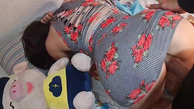 El coño caliente de una novia latina lleva mi polla al orgasmo tres veces seguidas.