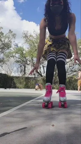 patinando, e eu "esqueci" de usar calcinha