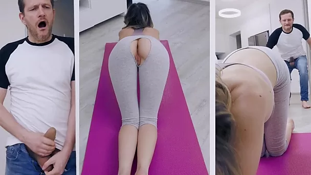 Yoga-Mädchen in sexy Strumpfhosen schluckt Stiefvaters großen D vor dem tabuisierten Sex