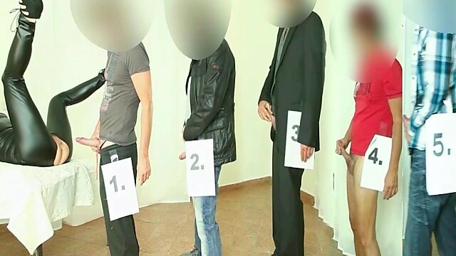 Verdorbene Milf liebt Rimming und bettelt um Anal-Gangbang mit viel Sperma