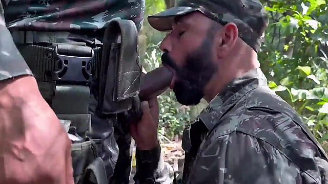 Eso es lo que hacen los soldados cuando no hay guerra que librar.