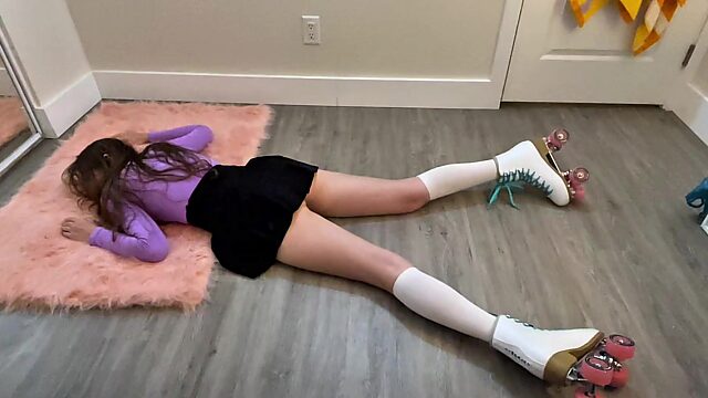 La hermanastra patinadora es torpe... Y además, muy pervertida.