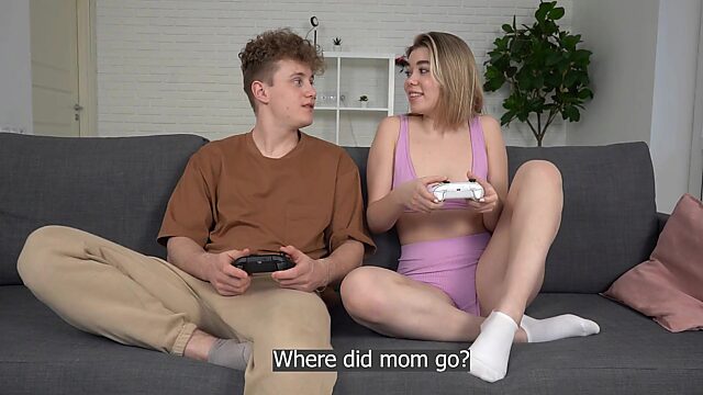 Mi hermanastra perdió otra ronda en Mortal Kombat y la jodieron.