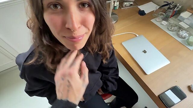 ¡Fóllame el culo a mi linda hermanastra con ganas!