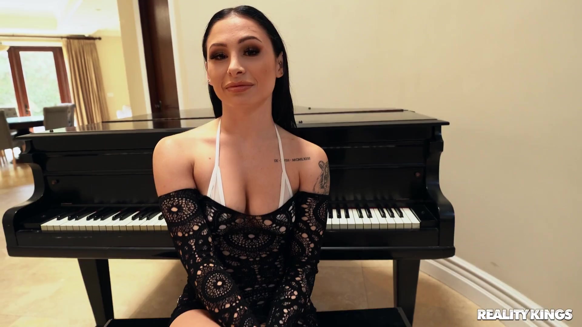 Tattooed babe w Big Boobs plays with BBC & gets Facialized