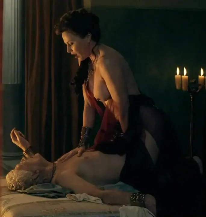 Lucy Lawless - Xena verwandelte sich in „Spartacus“ in eine ziemliche Milf