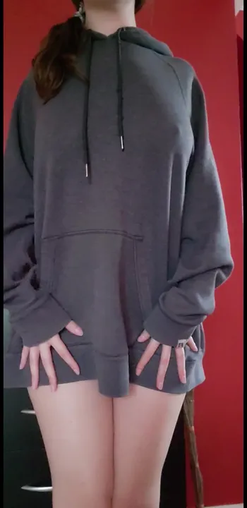 Pulling up my hoodie and making my butt jiggle