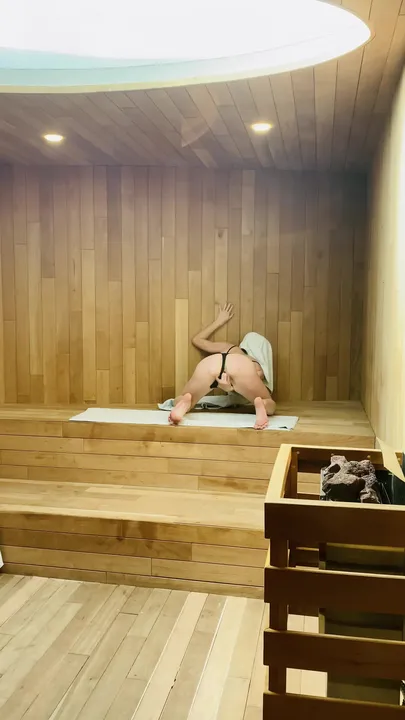 Just got verified! What better way to celebrate Christmas AND verification than by masturbating in a public sauna