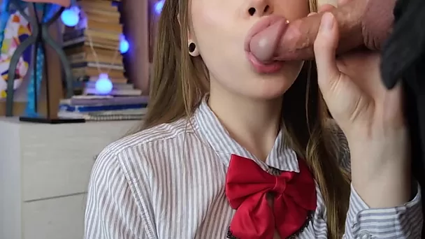 Schoolchick blows cock and swallows cum till the last drop