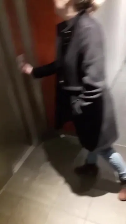 3 Schlampen in einem Fahrstuhl