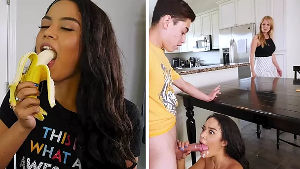 Latina Stepsister com Big Booty chupa D e monta em cima da mesa