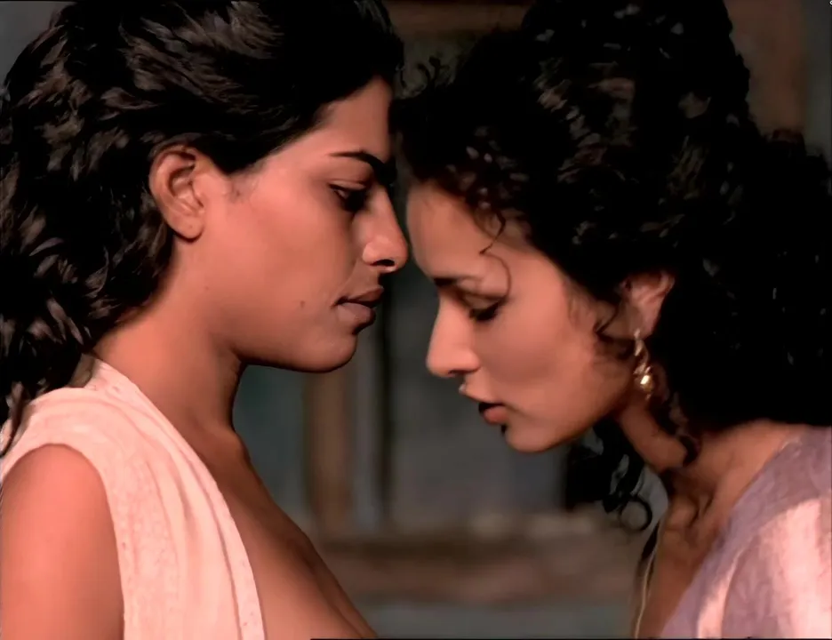 Indira Varma & Sarita Choudhury - Linda trama lésbica indiana em 'Kama Sutra: A Tale of Love'