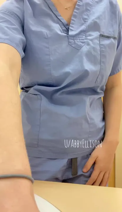 Infirmière titty drop