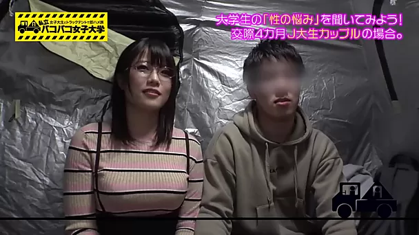 Японская шлюшка изменяет бойфренду-куколду и трахается с незнакомцем