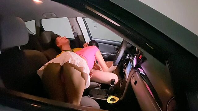 Teen Latina hooked up with her best friend in the car after party