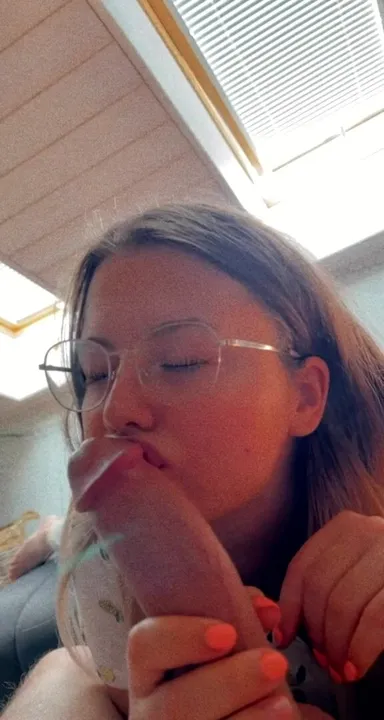 Моя девушка любит большие конфеты во рту