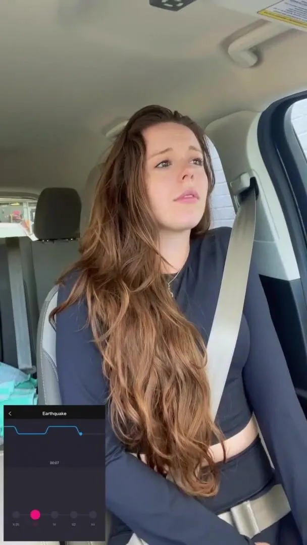 Nadia Foxx goza quando é a vez dela no drive-thru