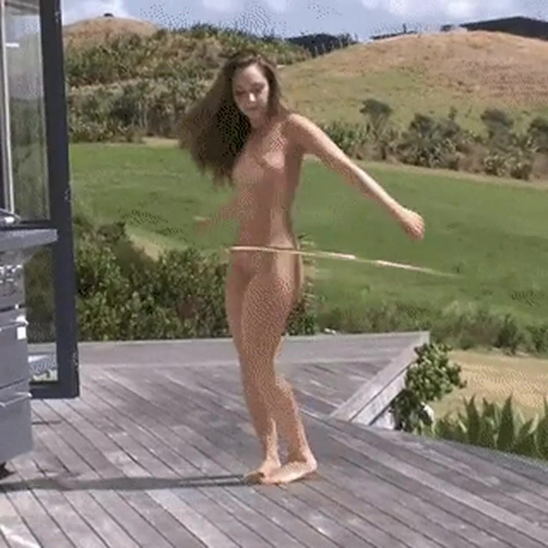 Hula hoop nackt gif