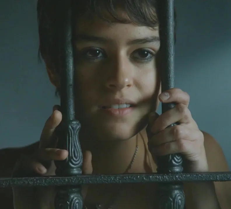 Rosabell Laurenti Sellers - Revealing her beautiful tits in 'Game of Thrones' S5E7