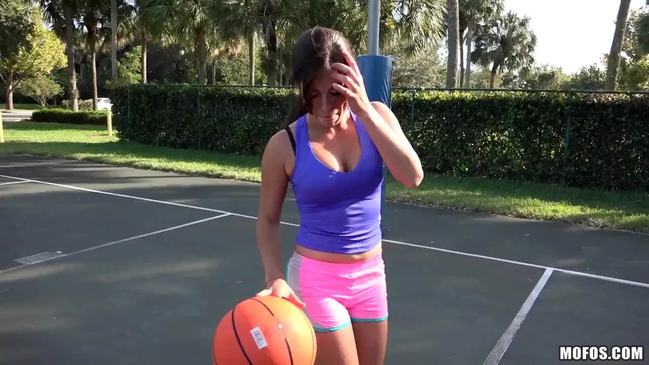 Interracial Latina Basketball - Latina fucks with the big dick basketball player