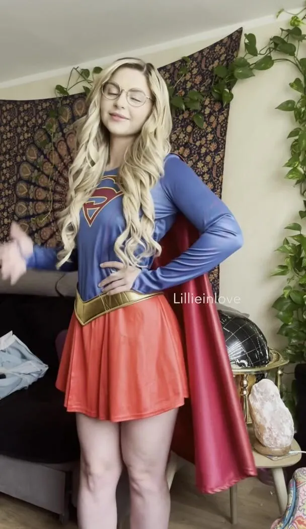 Порно видео: supergirl cosplay porn